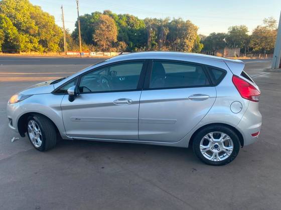 FORD FIESTA 1.6 SE HATCH 16V FLEX 4P POWERSHIFT FORD FIESTA 1.6 SE HATCH 16V FLEX 4P POWERSHIFT